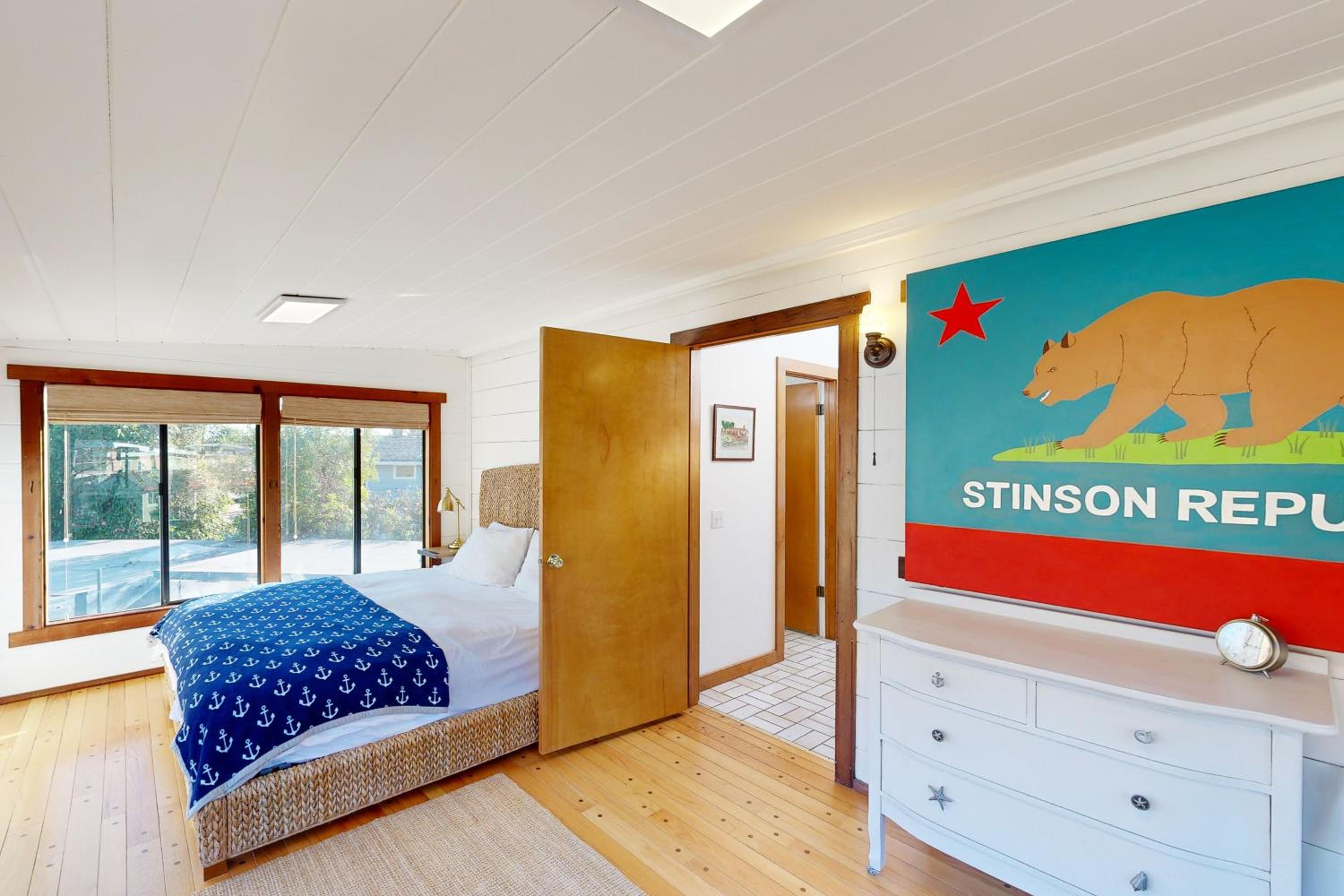 Stroll to Shore Stinson Beach Gem with Hot Tub