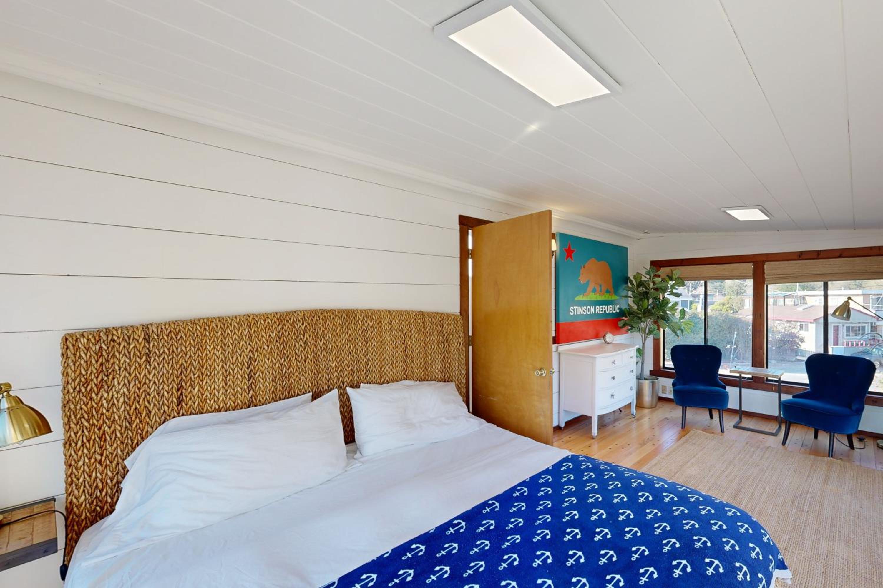 Stroll to Shore Stinson Beach Gem with Hot Tub