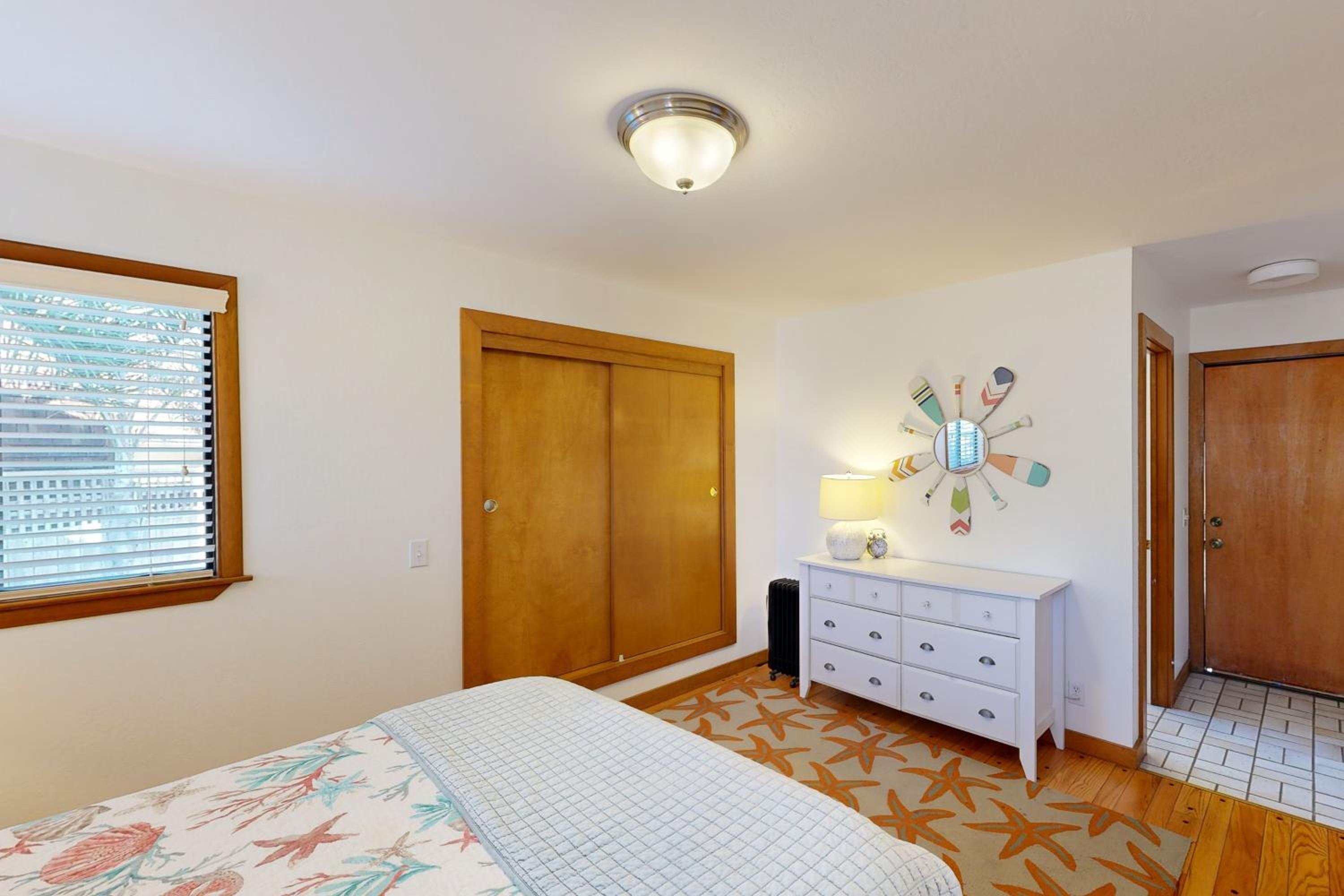 Stroll to Shore Stinson Beach Gem with Hot Tub