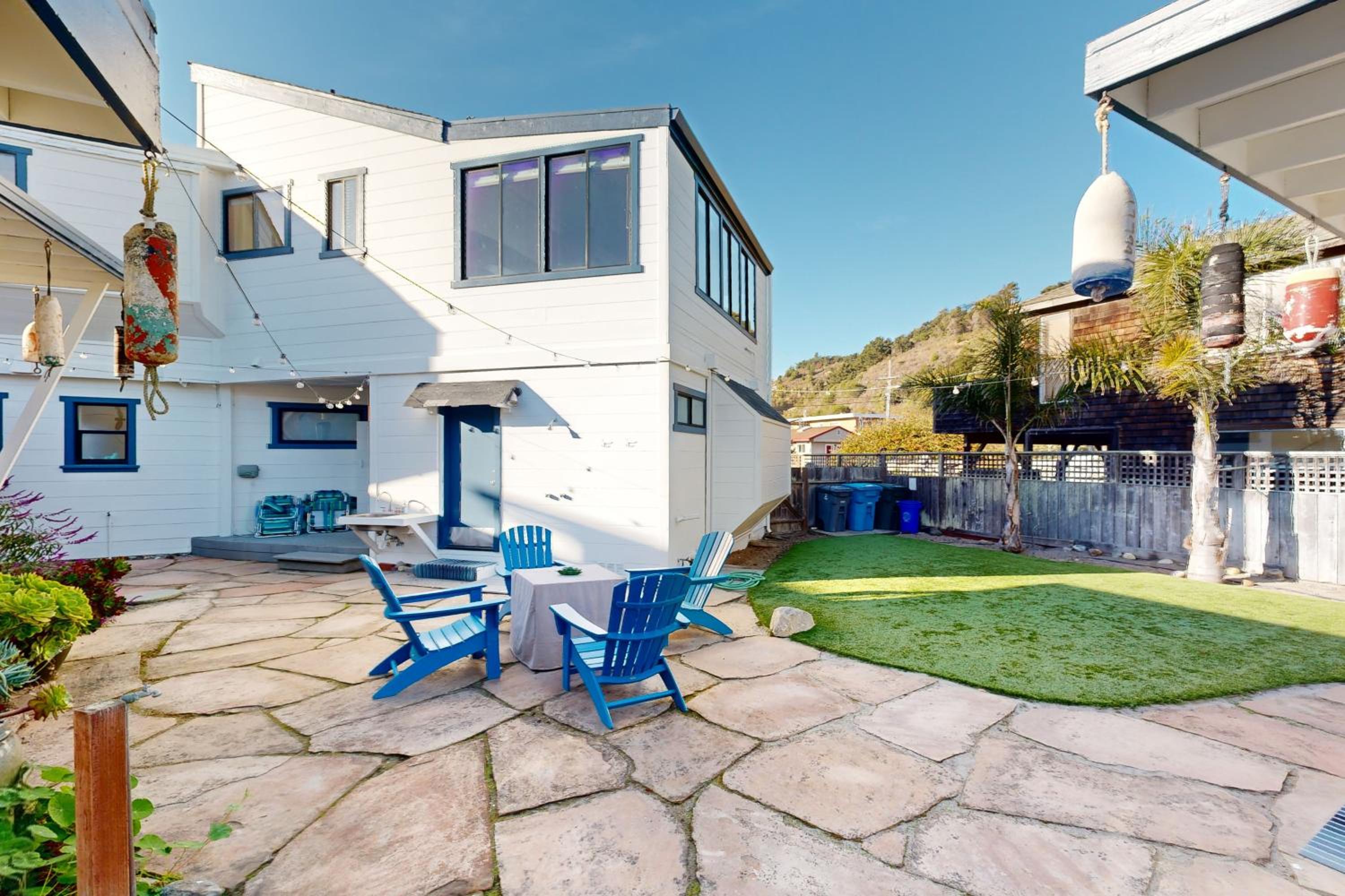 Stroll to Shore Stinson Beach Gem with Hot Tub