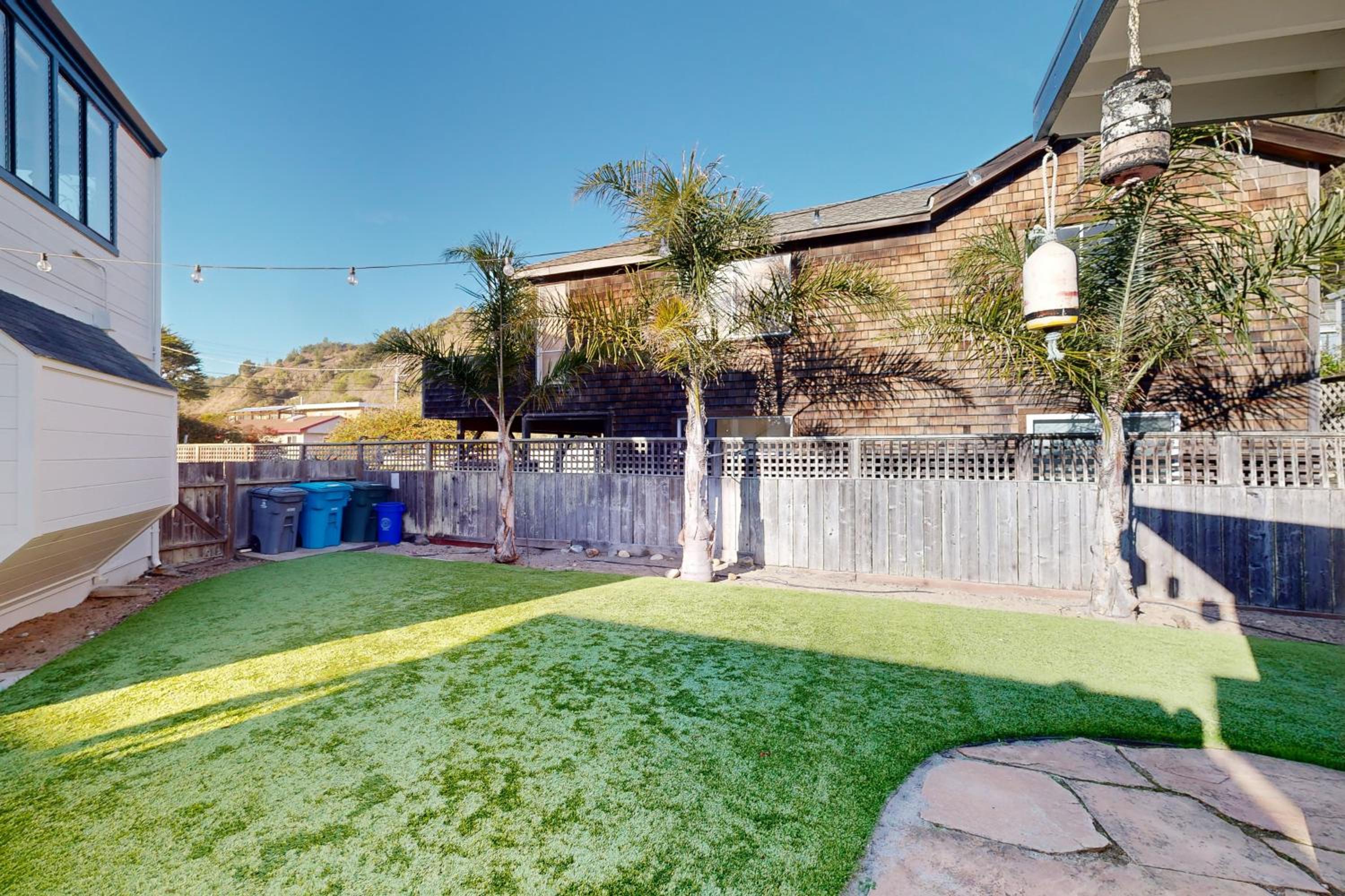 Stroll to Shore Stinson Beach Gem with Hot Tub