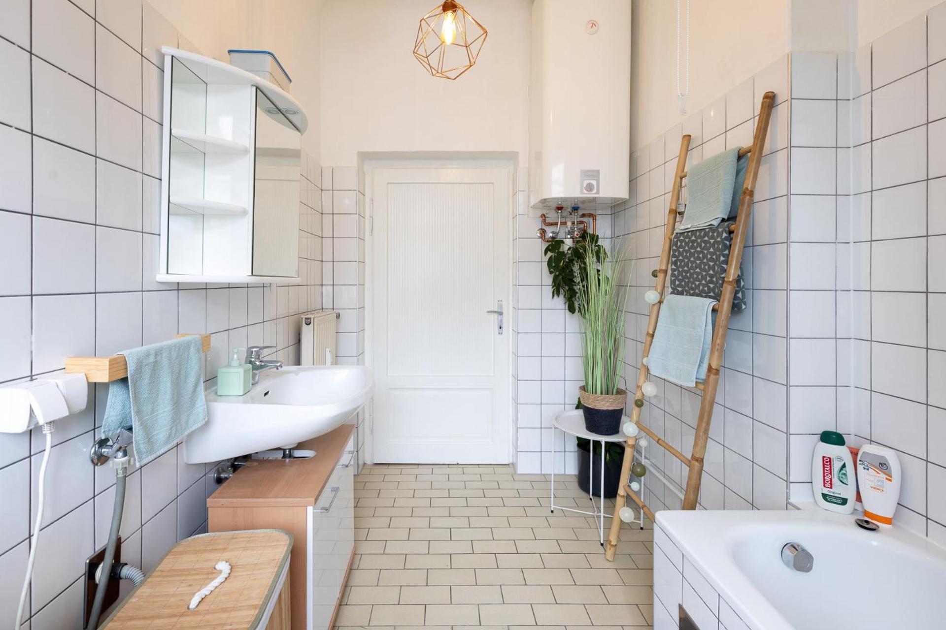 Sunny Citycenter Apartment - Graz Main Station