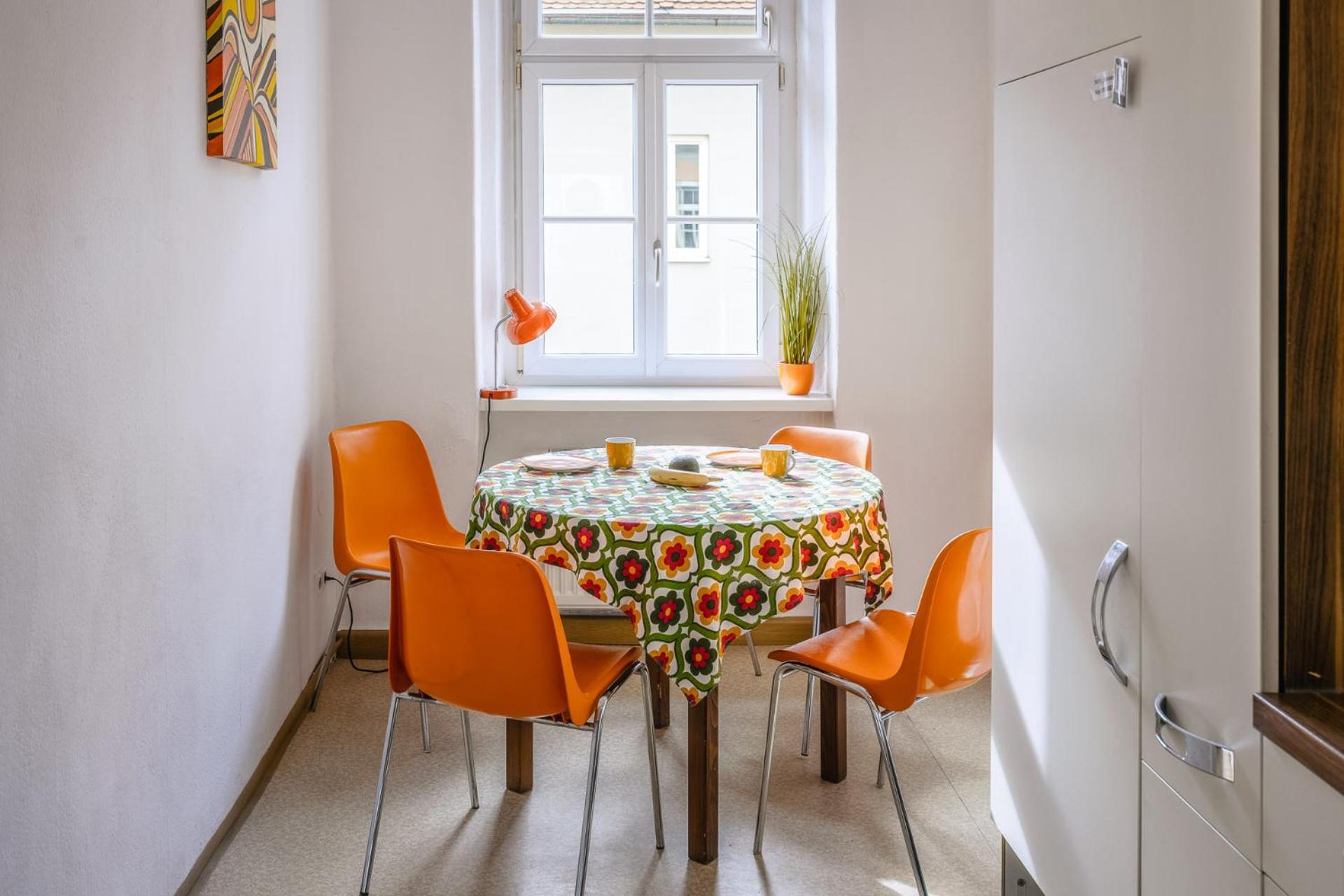 Sunny Citycenter Apartment - Graz Main Station