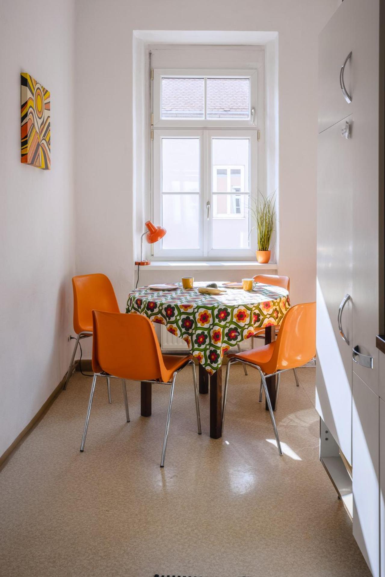 Sunny Citycenter Apartment - Graz Main Station