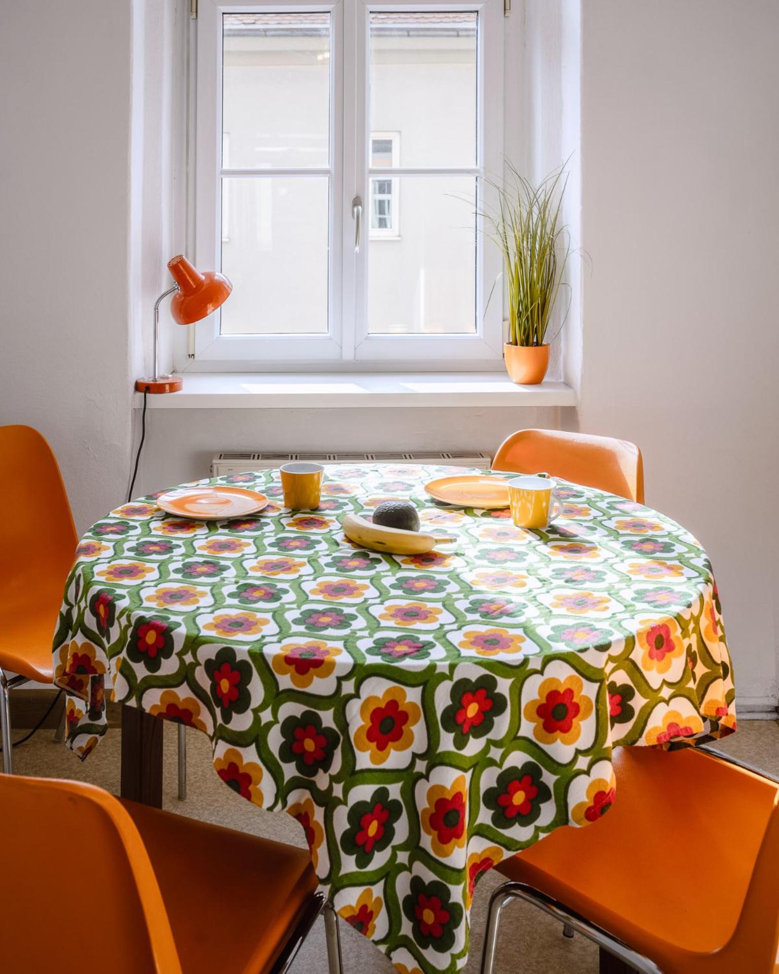 Sunny Citycenter Apartment - Graz Main Station