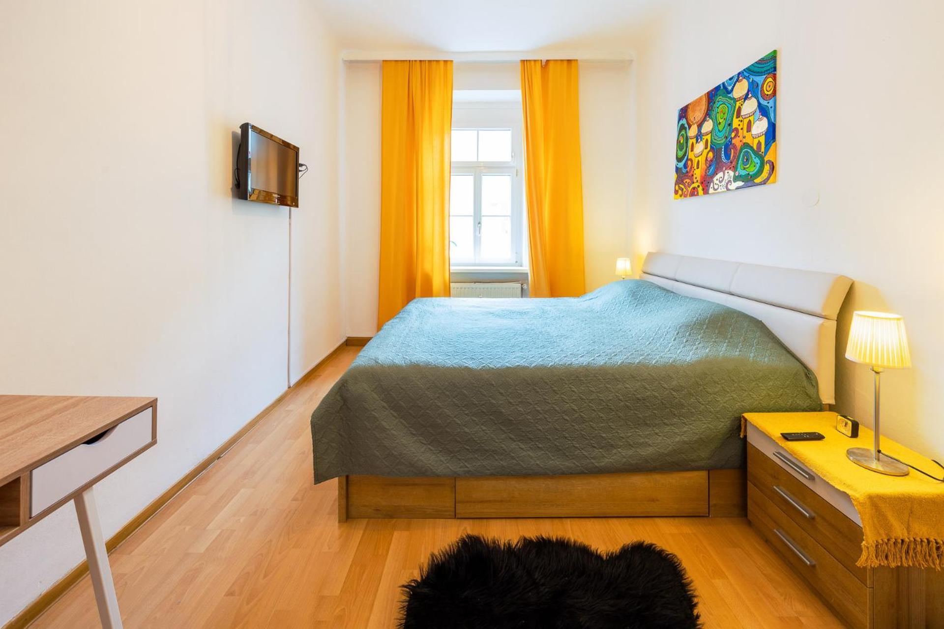 Sunny Citycenter Apartment - Graz Main Station