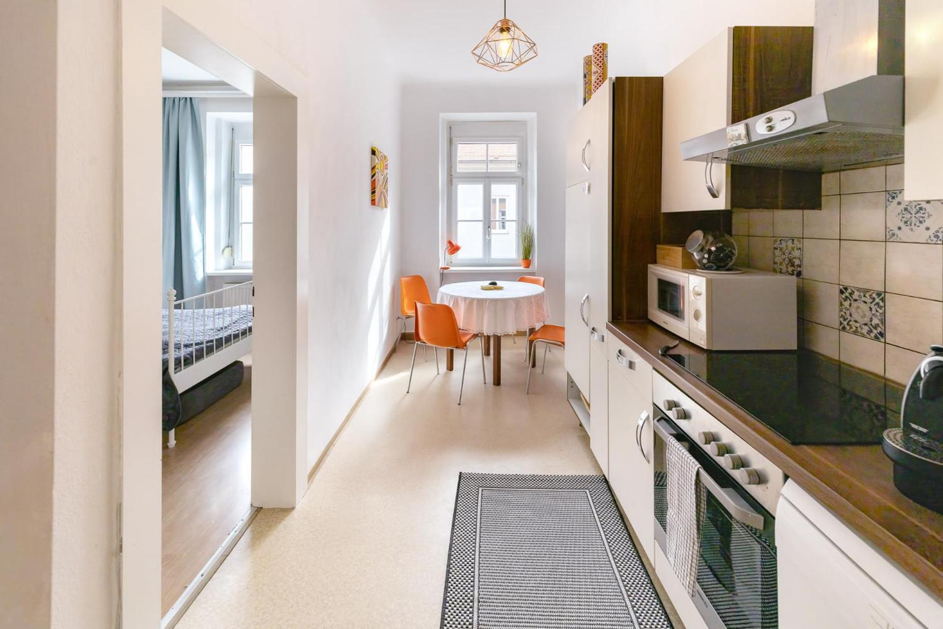 Sunny Citycenter Apartment - Graz Main Station