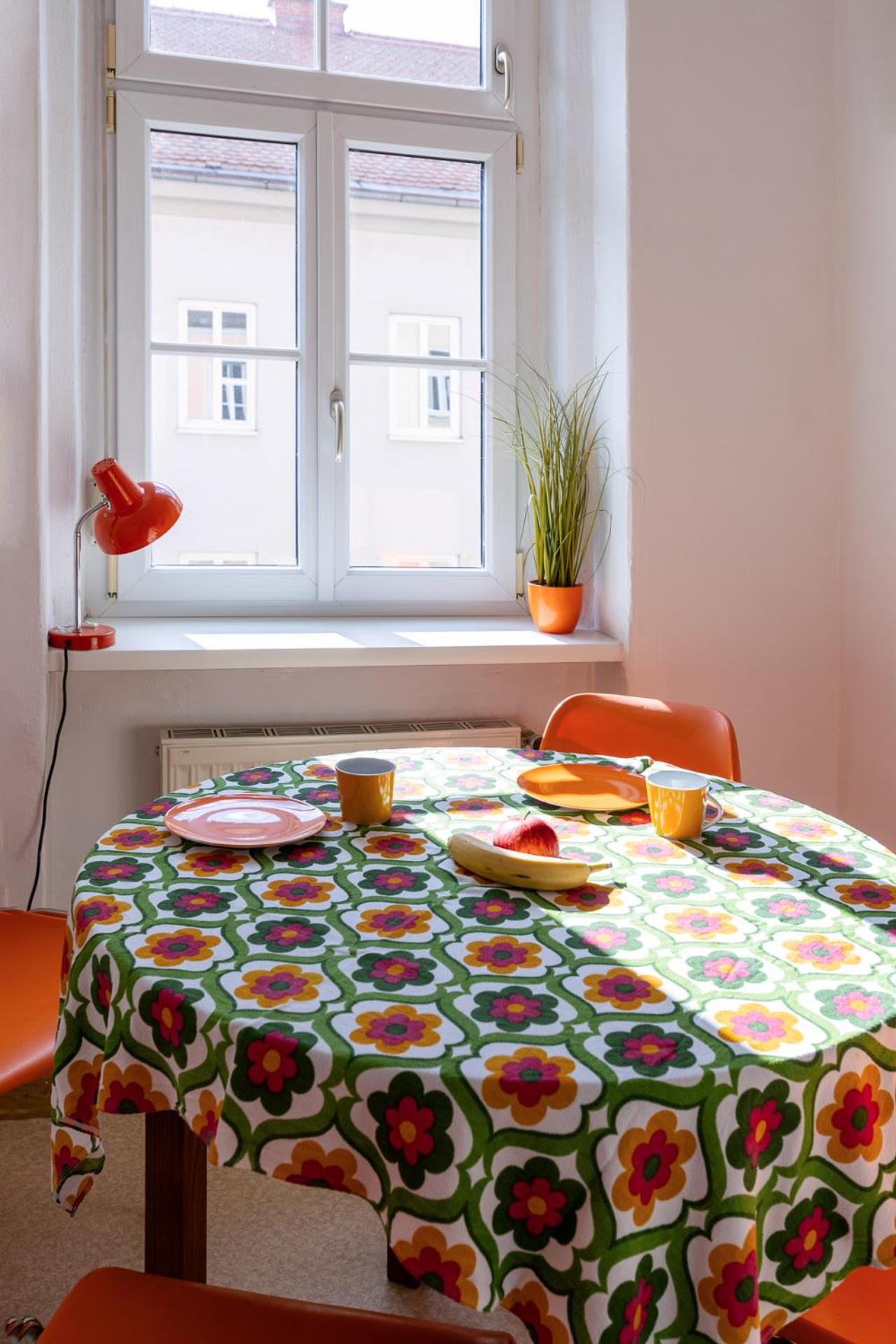 Sunny Citycenter Apartment - Graz Main Station