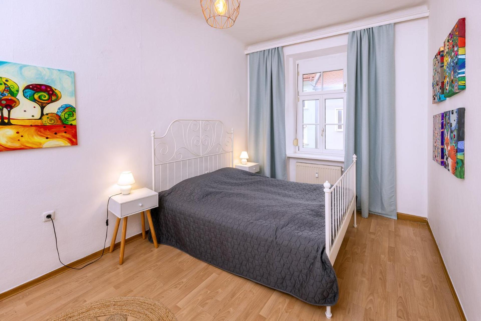 Sunny Citycenter Apartment - Graz Main Station
