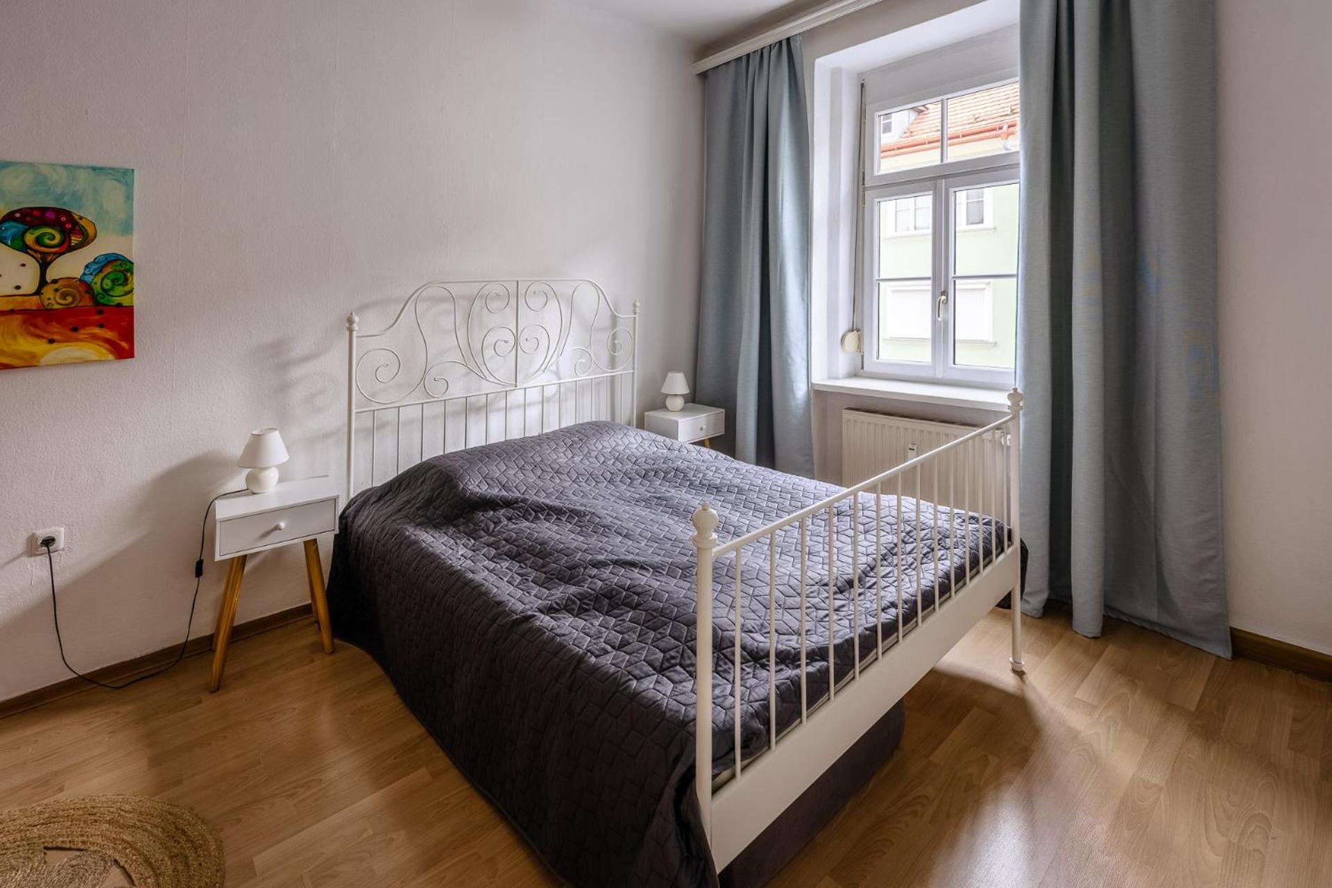 Sunny Citycenter Apartment - Graz Main Station