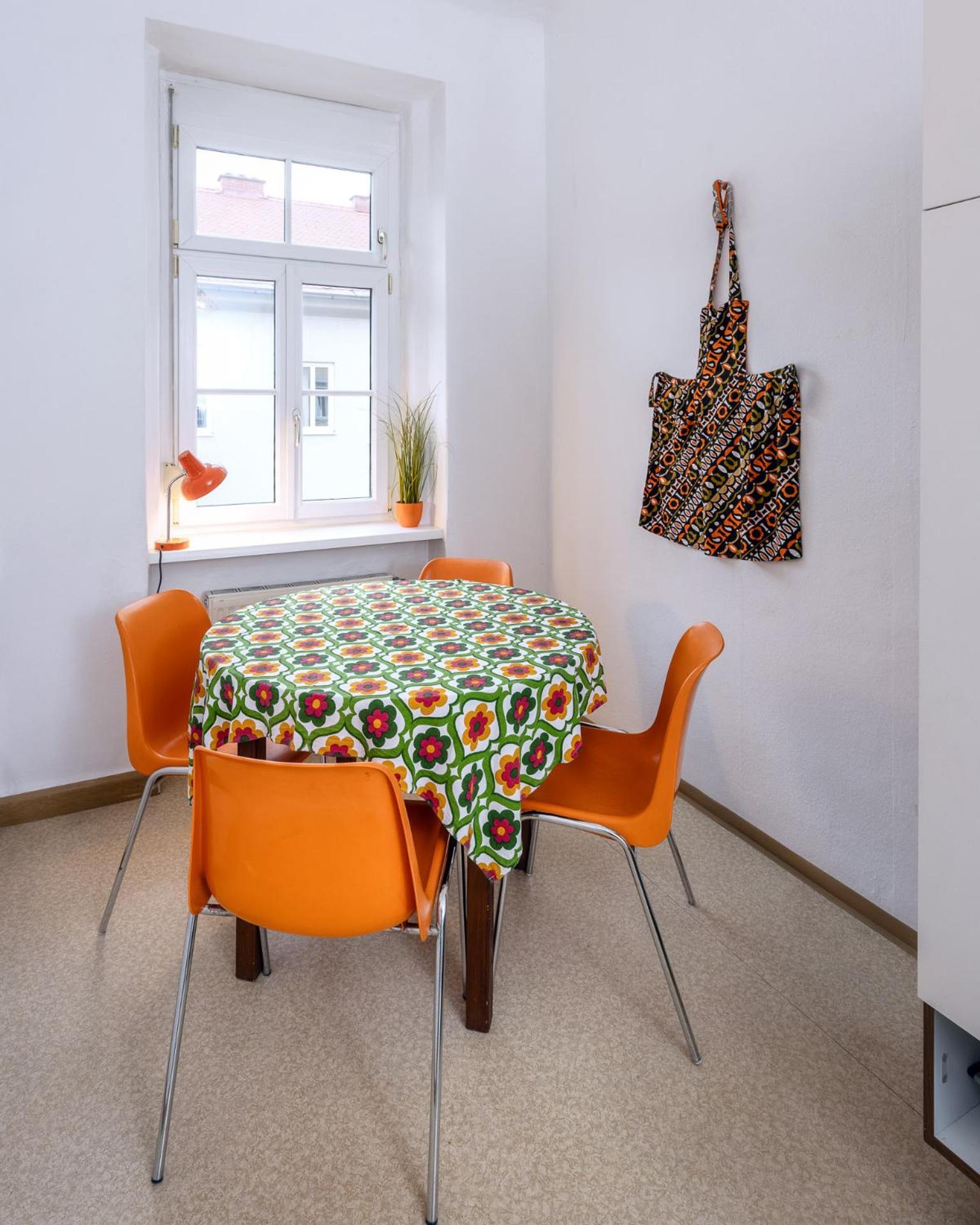 Sunny Citycenter Apartment - Graz Main Station