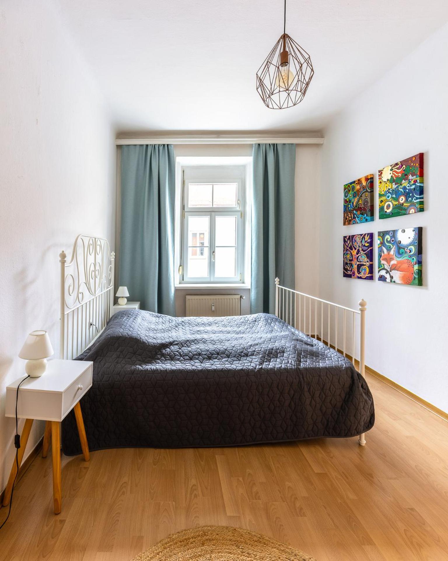 Sunny Citycenter Apartment - Graz Main Station