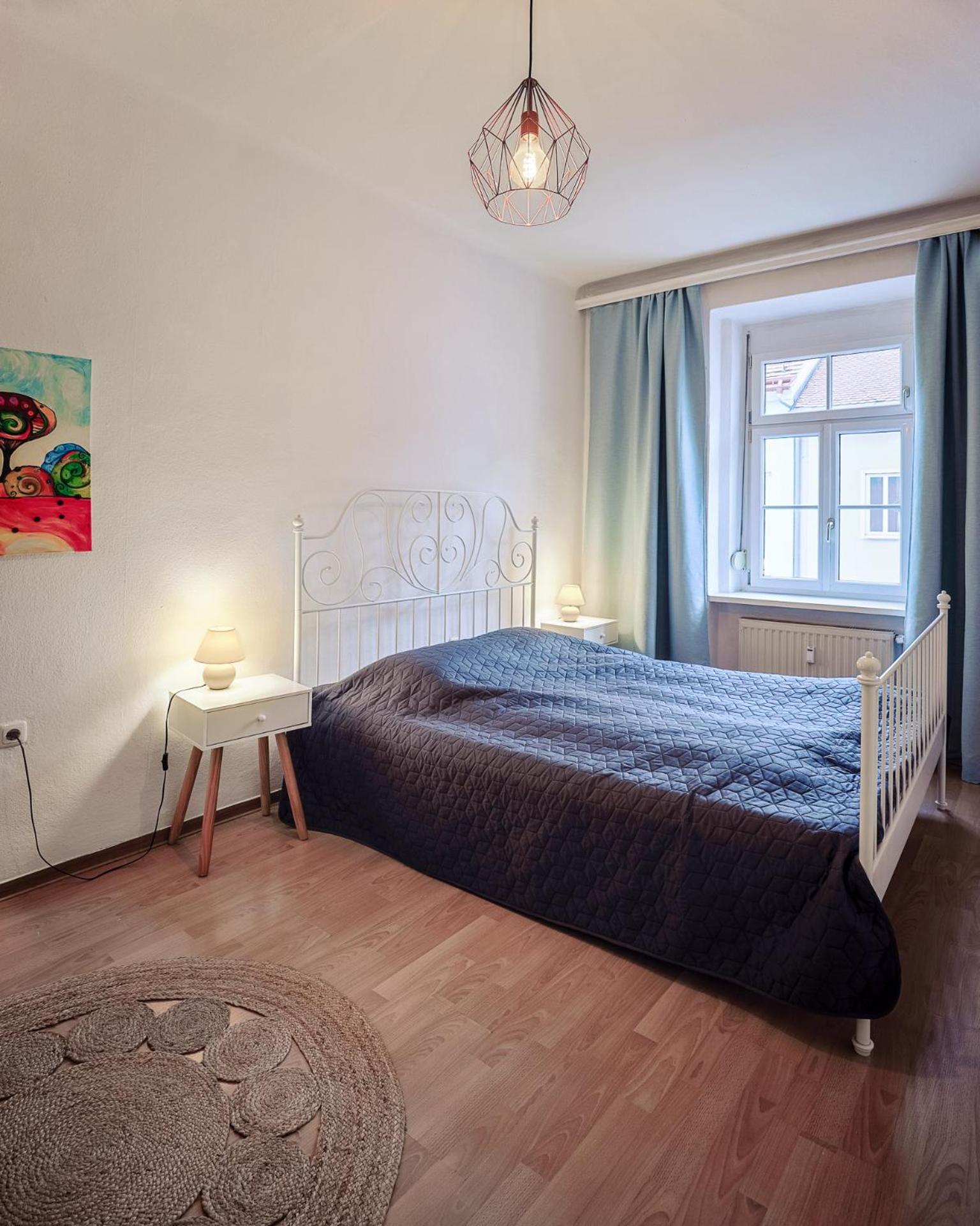 Sunny Citycenter Apartment - Graz Main Station