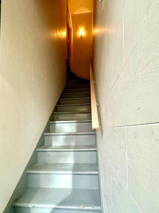 3-Bedroom Apt - Low monthly rate - Le Plateau
