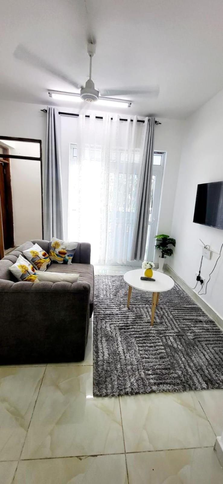 EXECUTIVE ONE BEDROOM BAMBURI Mtambo