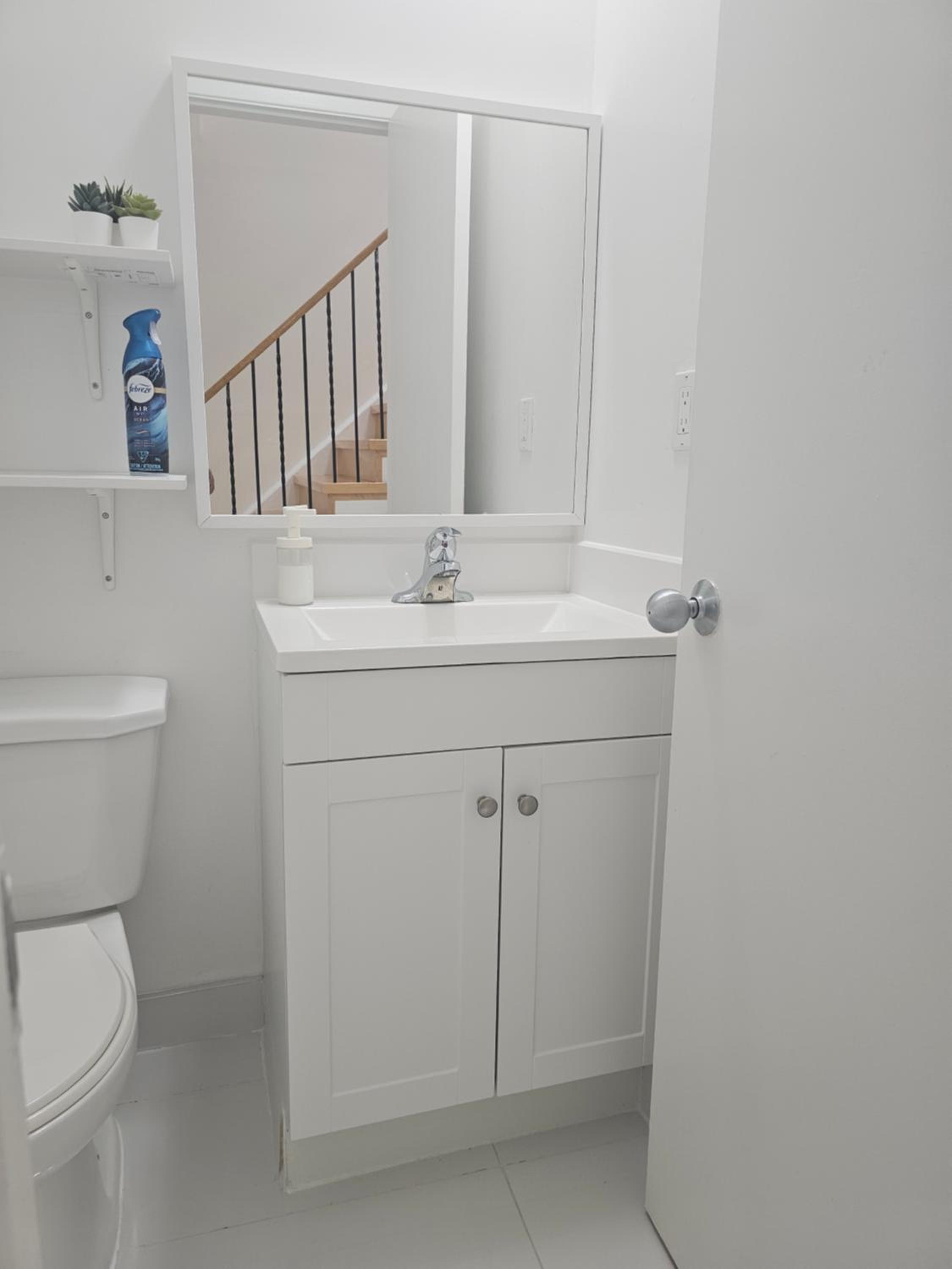 3-Bed 3-Bath Cozy Vacation House in Ajax, Greater Toronto Area, ON, Canada