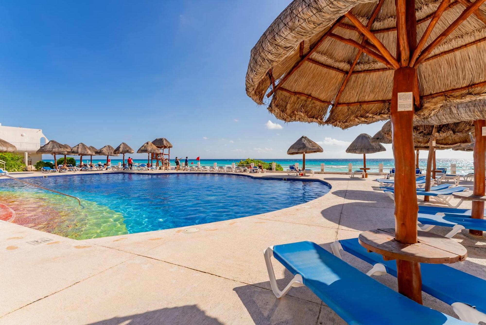 Beachfront Villa in Cancun Hotel Zone