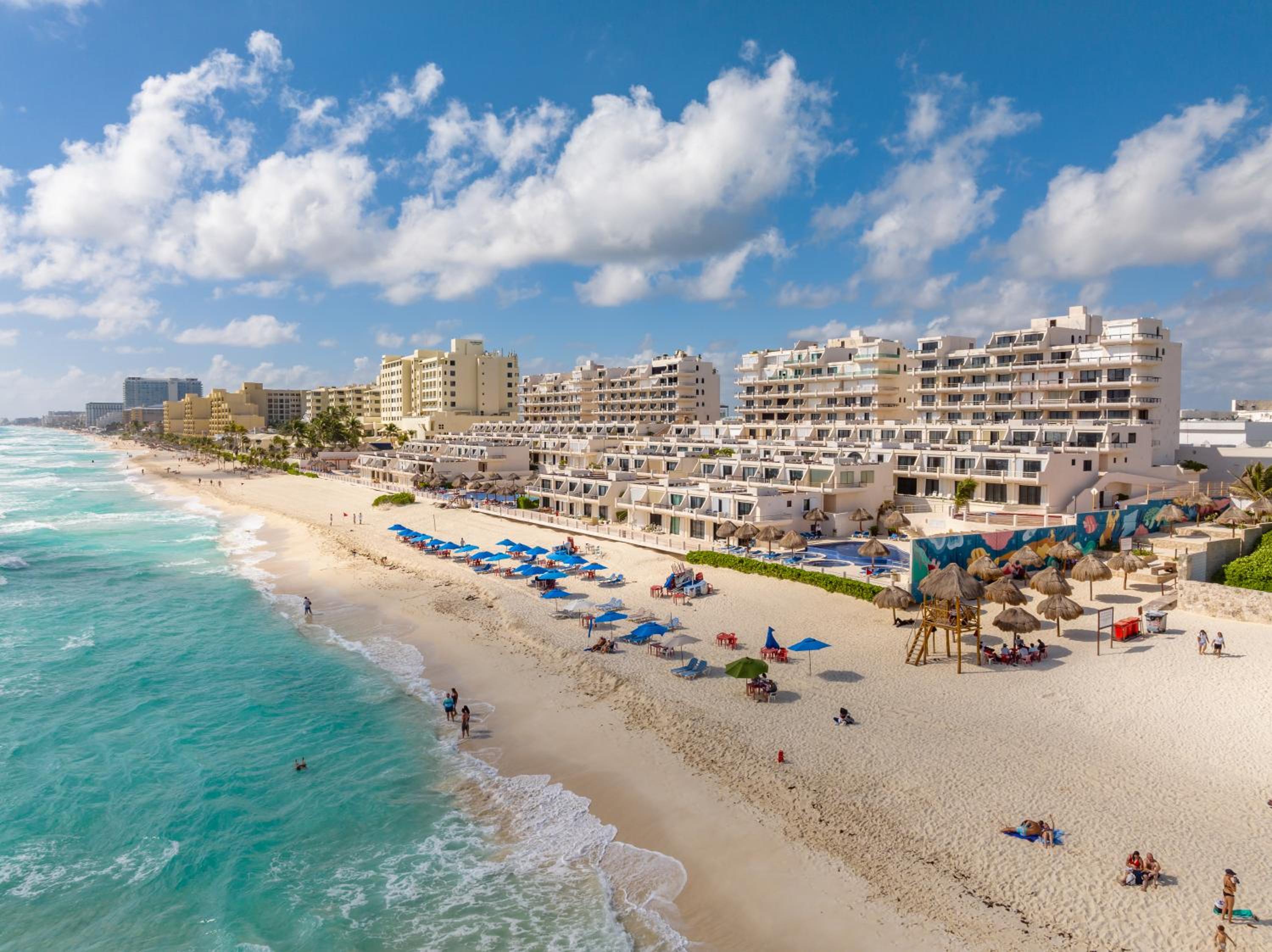 Beachfront Villa in Cancun Hotel Zone