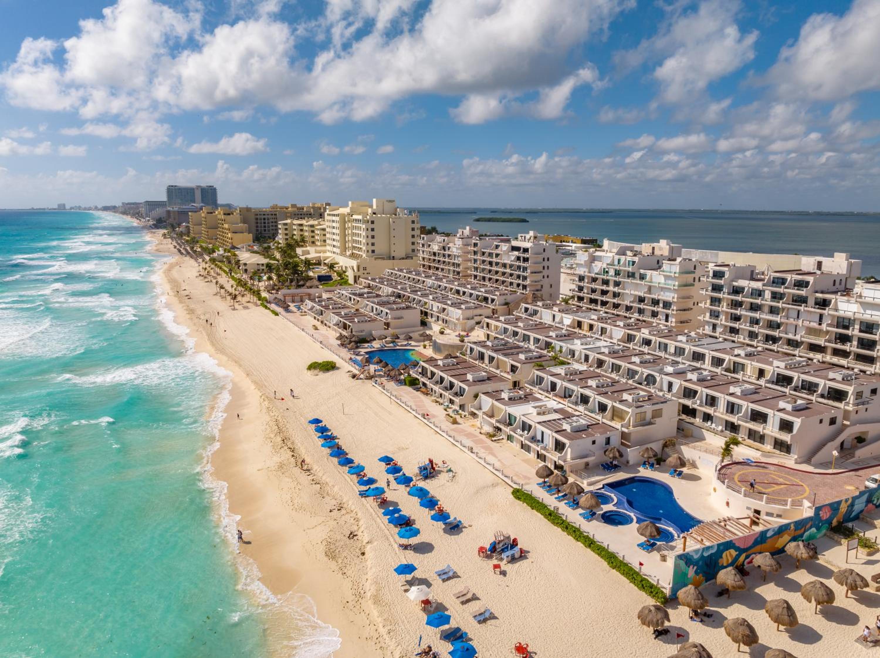 Beachfront Villa in Cancun Hotel Zone