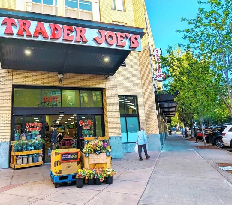 Walker's Paradise 1 with 2 free parking lots view 3