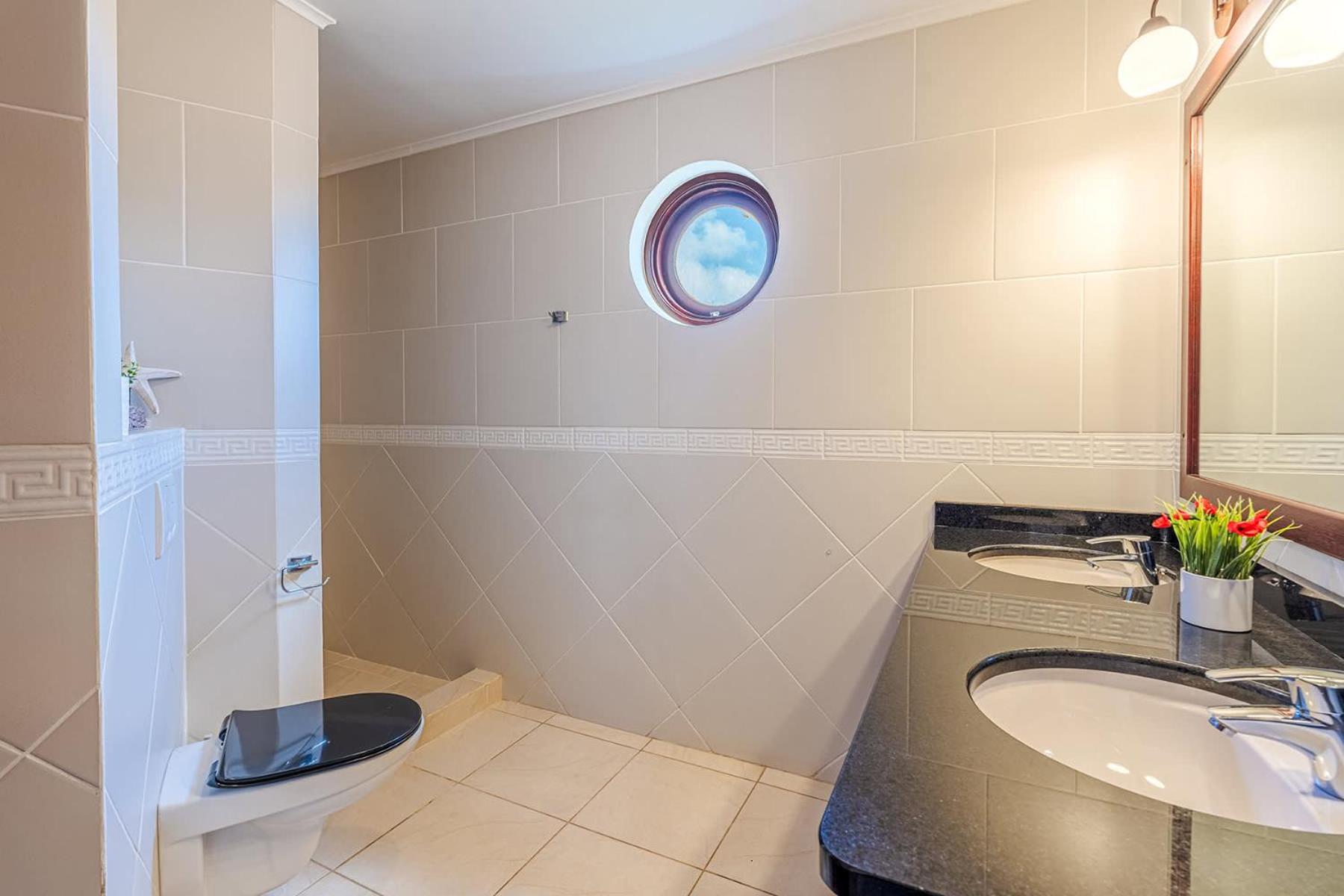 Elegancia Ocean View with Cooling Pool