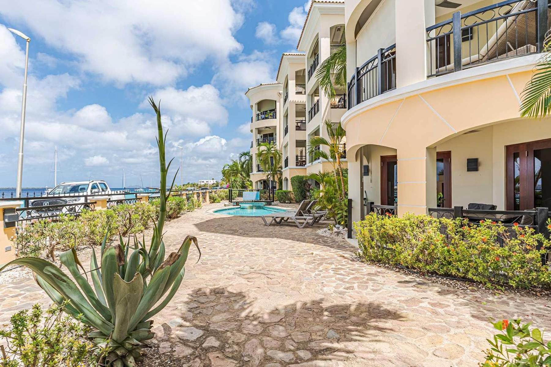 Elegancia Ocean View with Cooling Pool