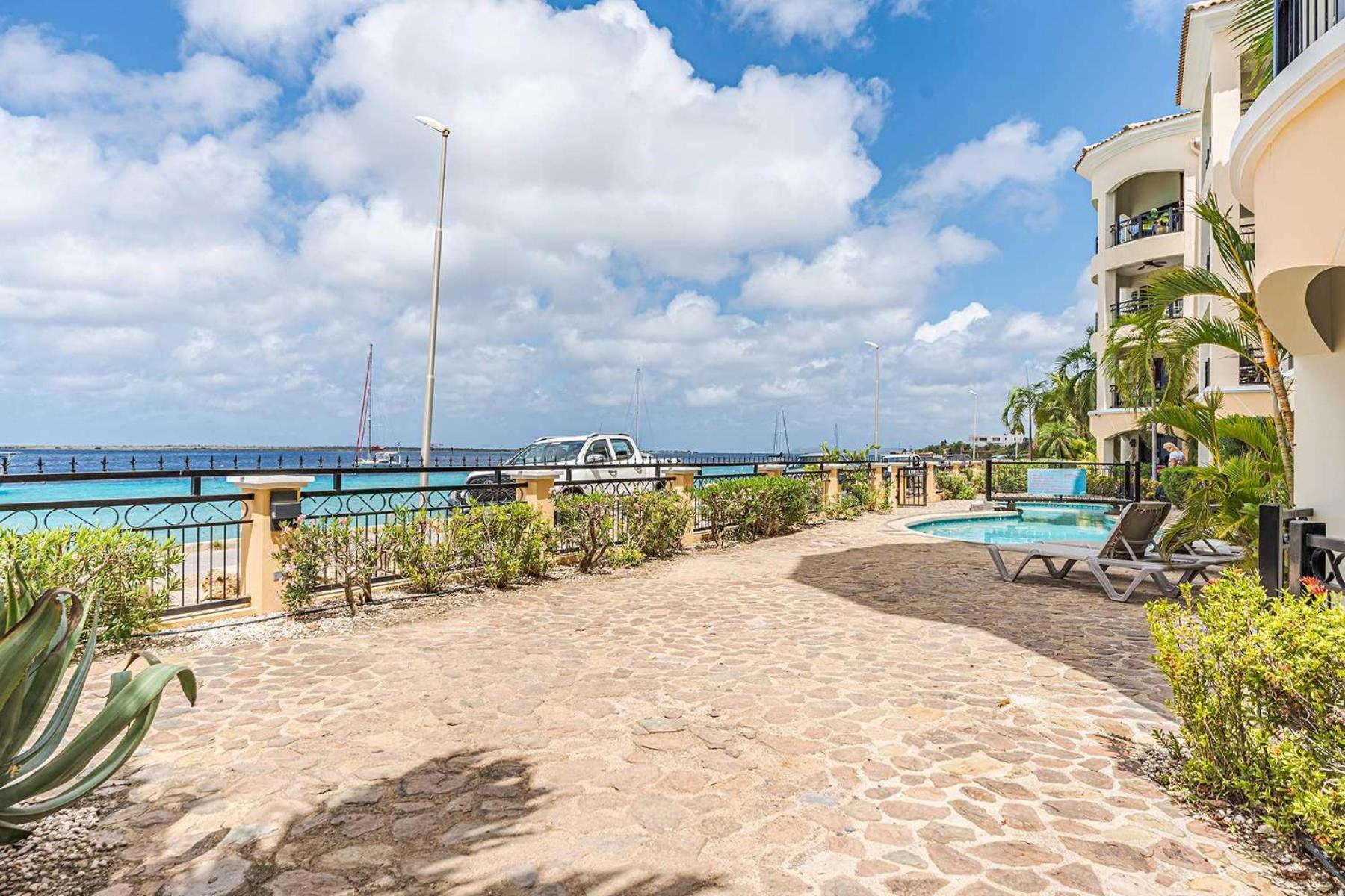 Elegancia Ocean View with Cooling Pool