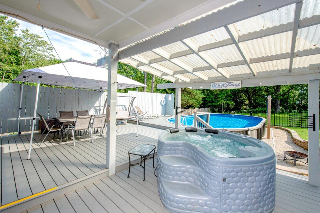 Charlotte Vacations - 3BR Charlotte Escape Pool Hot Tub Theater - Property Image 11