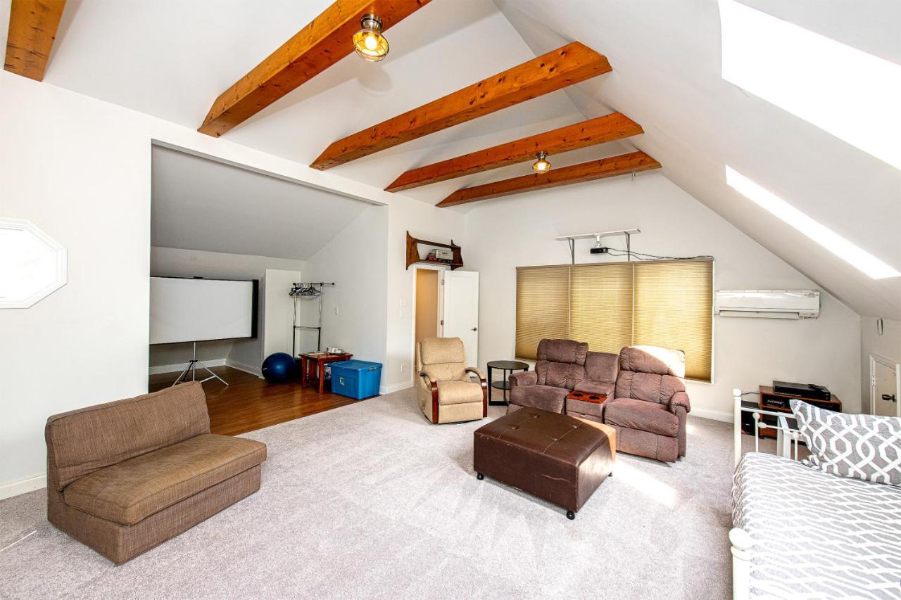 Charlotte Vacations - 3BR Charlotte Escape Pool Hot Tub Theater - Property Image 33
