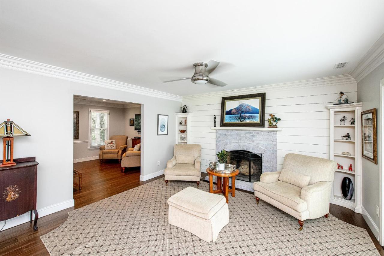 Charlotte Vacations - 3BR Charlotte Escape Pool Hot Tub Theater - Property Image 28