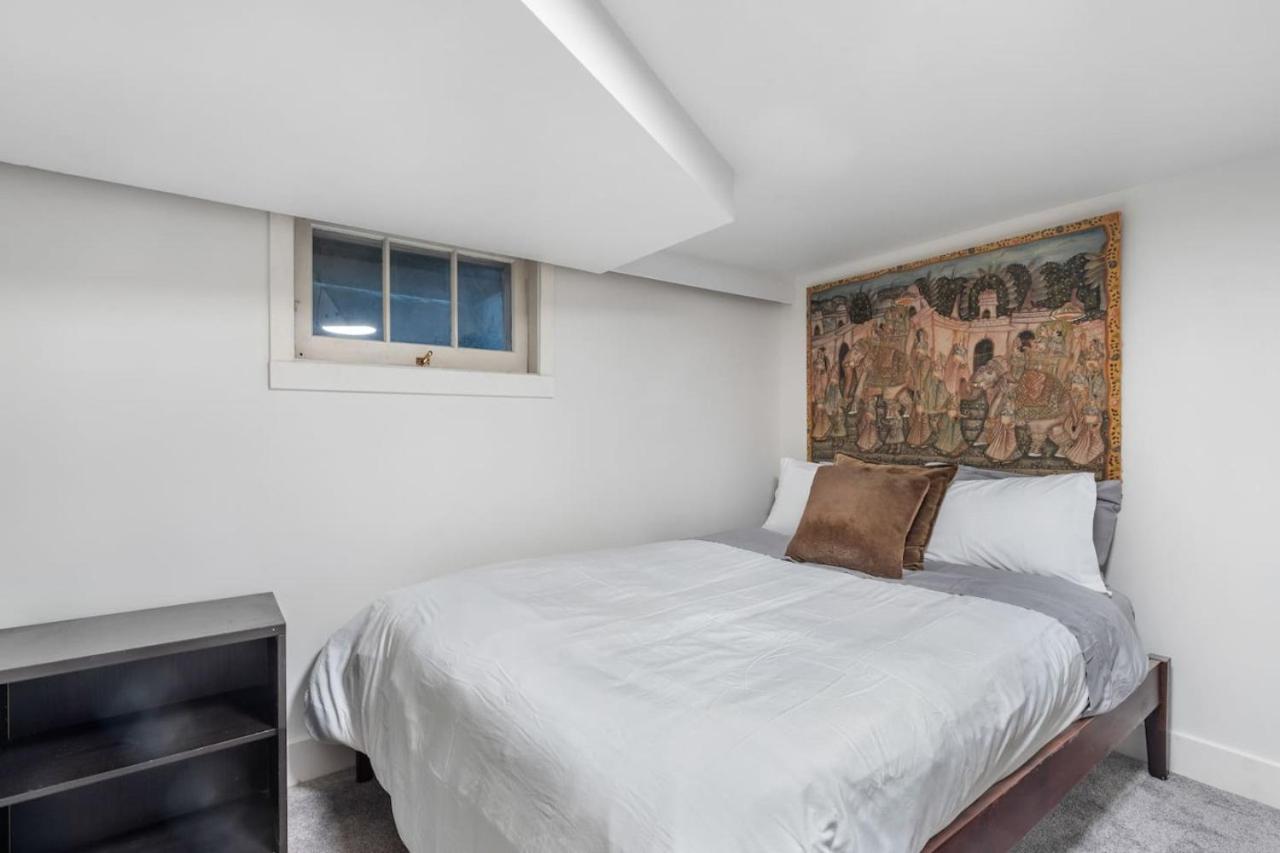 Cozy Basement Apartment with Skylights