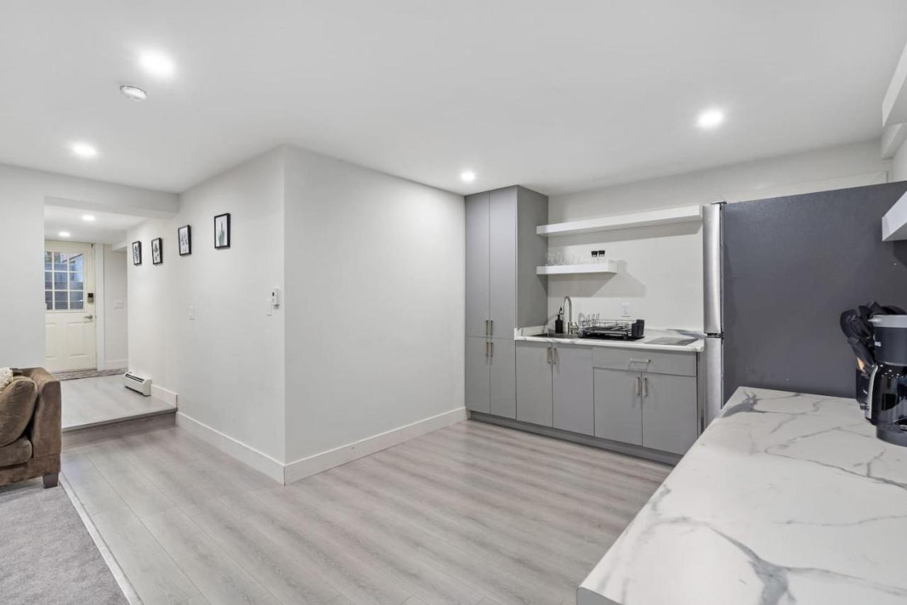 Cozy Basement Apartment with Skylights
