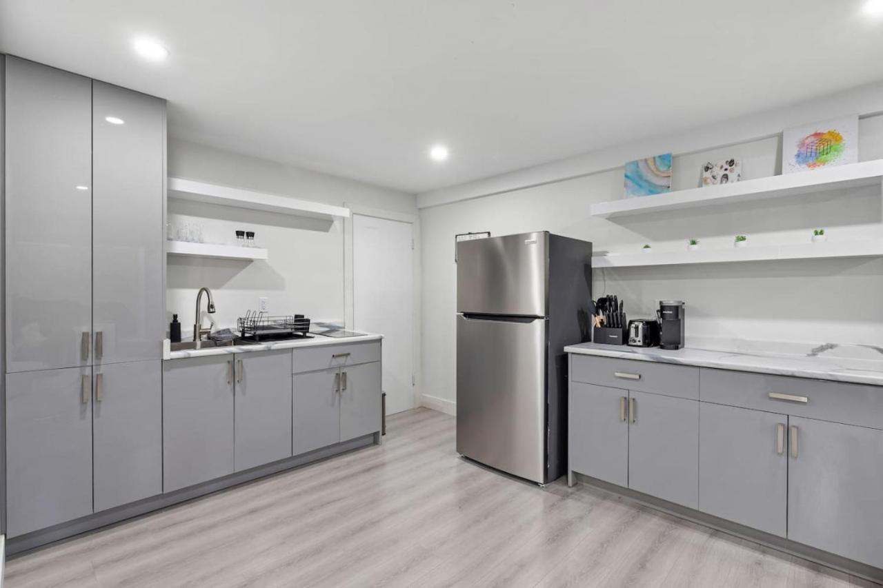 Cozy Basement Apartment with Skylights