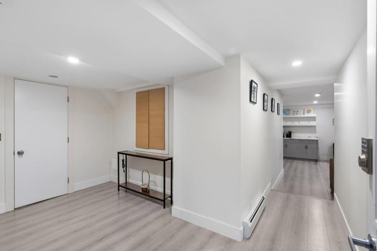Cozy Basement Apartment with Skylights