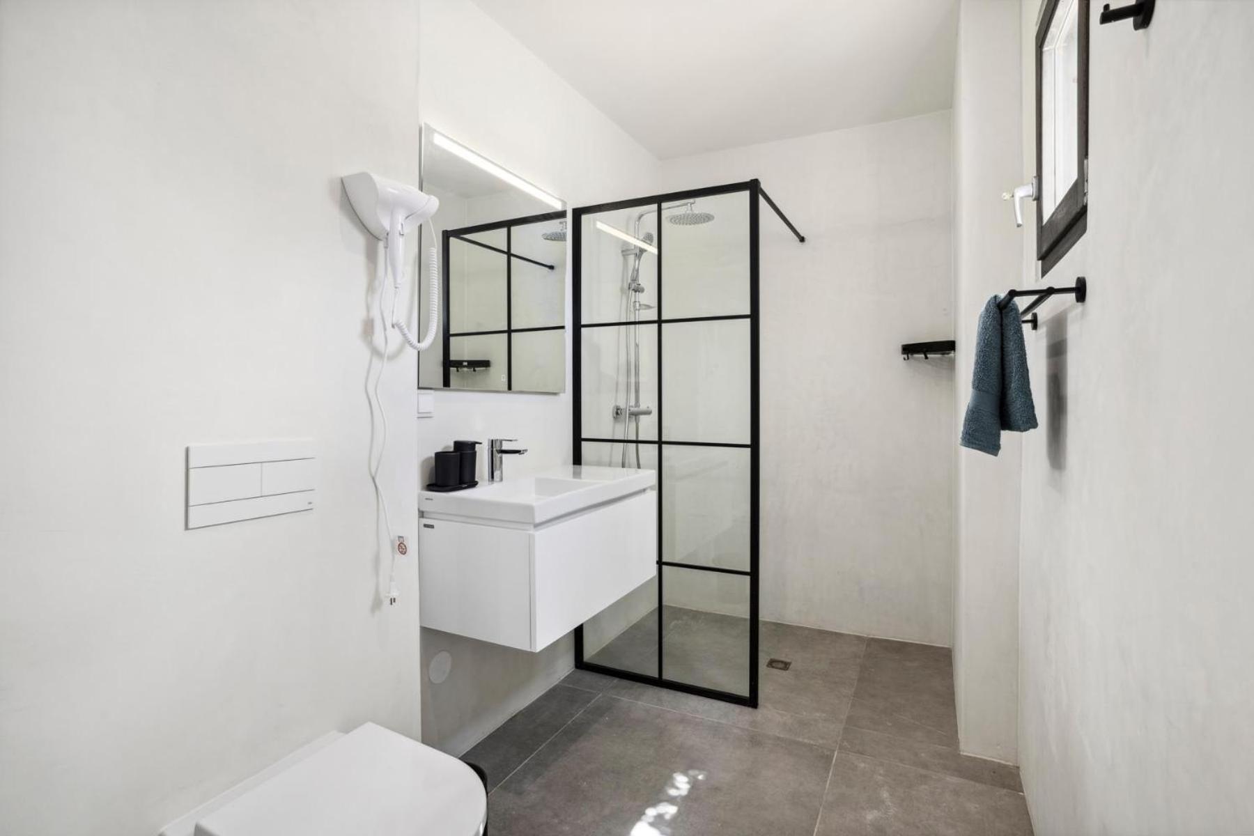 Bonaire Beach Apartment 1 with communal pool and diving facilities