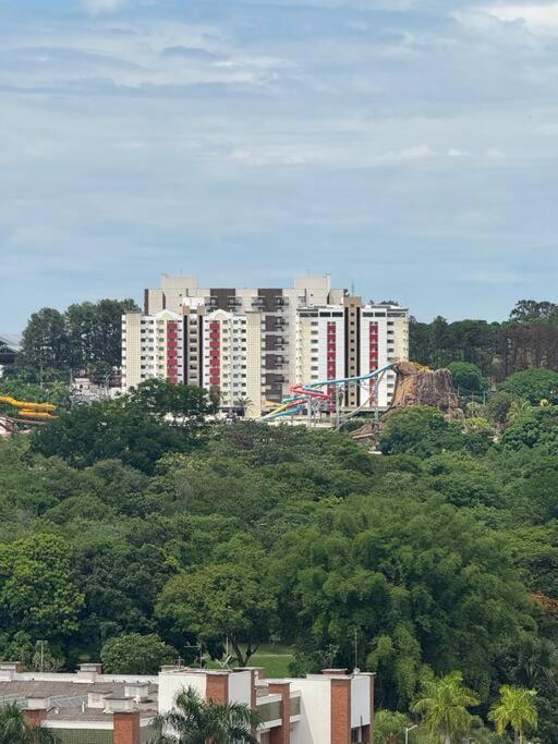 Apartamento lindo e completo em Caldas Novas viva essa experiência!
