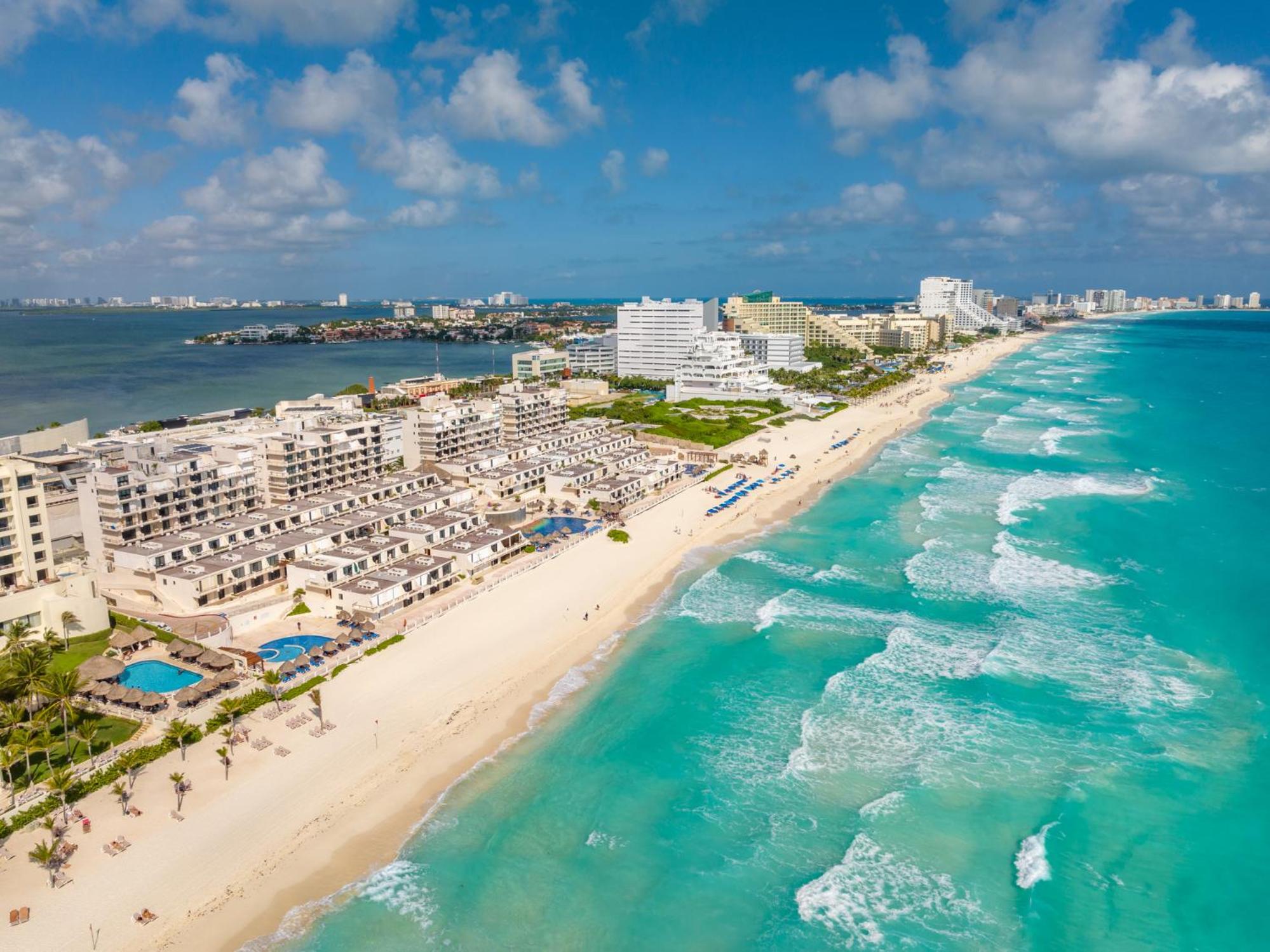 Beachfront Villa in Cancun Hotel Zone