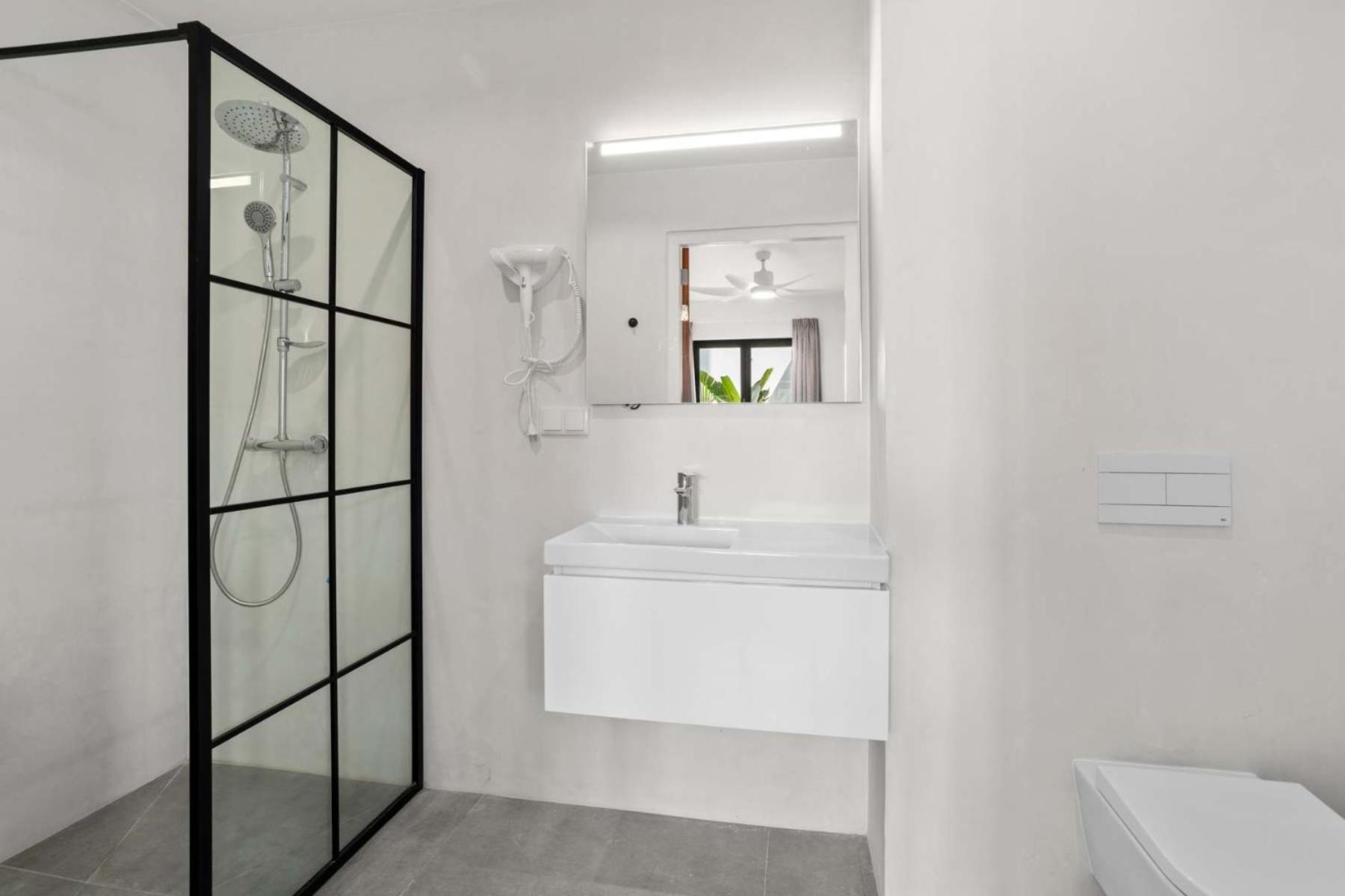 Bonaire Beach Apartment 2 with communal pool and diving facilities