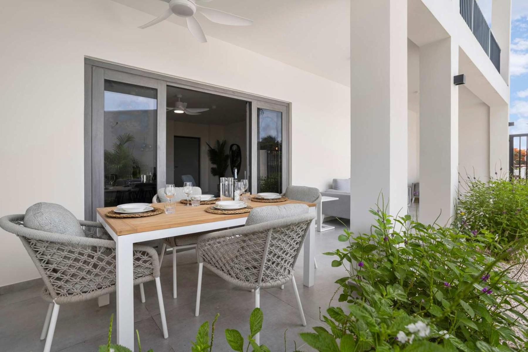 Bonaire Beach Apartment 2 with communal pool and diving facilities