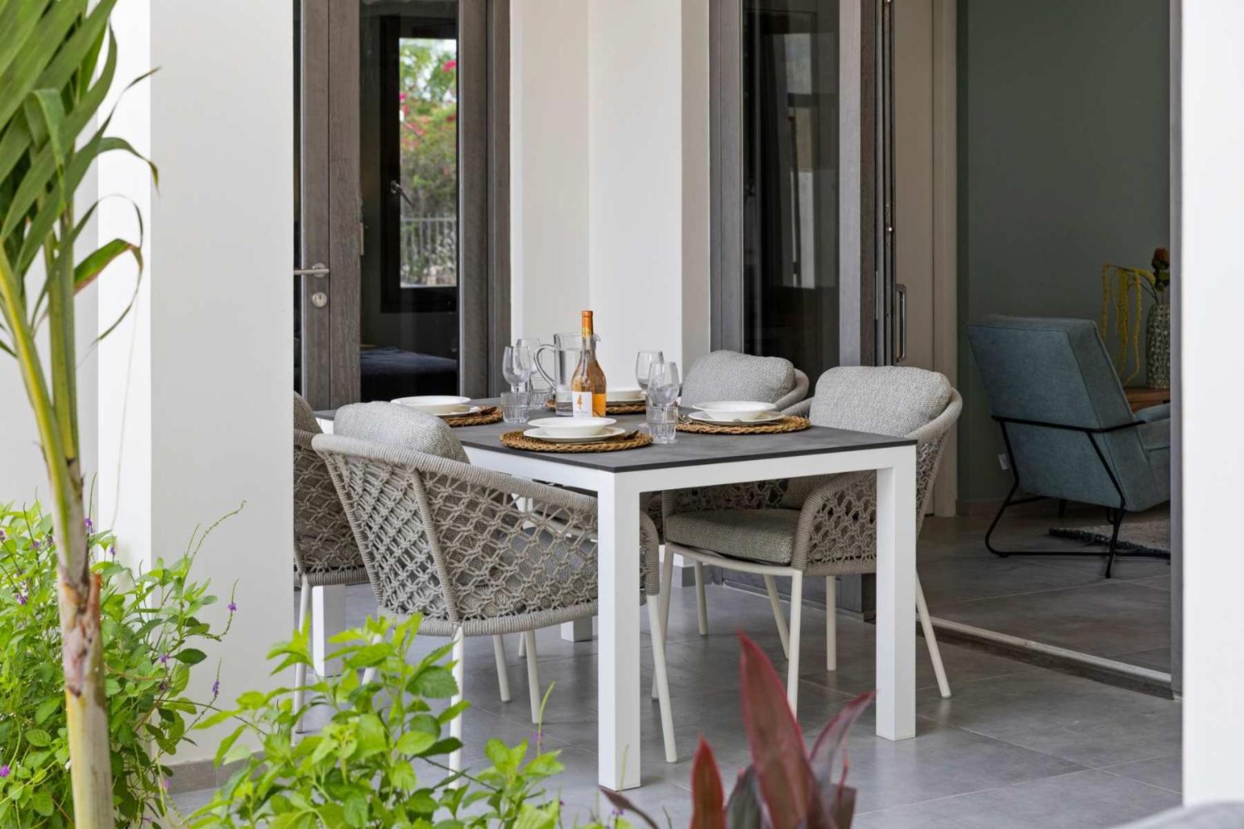 Bonaire Beach Apartment 4 with communal pool and diving facilities