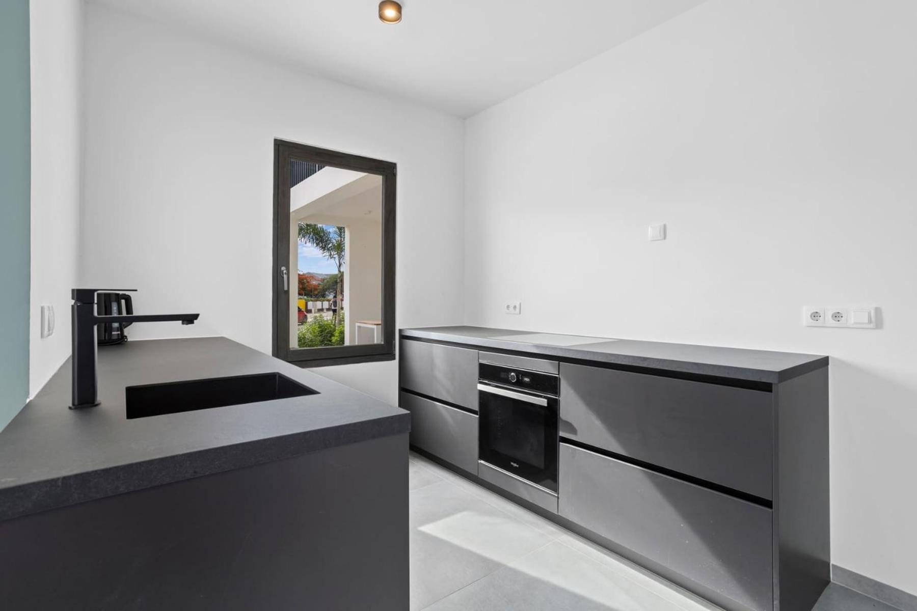 Bonaire Beach Apartment 4 with communal pool and diving facilities