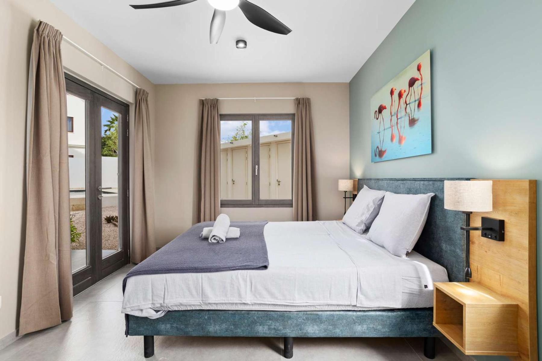 Bonaire Beach Apartment 4 with communal pool and diving facilities