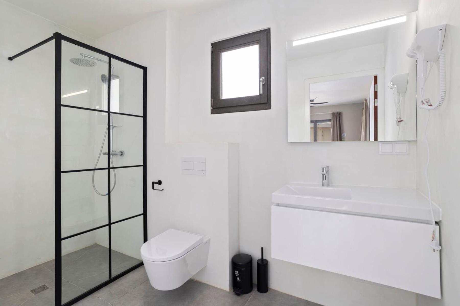 Bonaire Beach Apartment 4 with communal pool and diving facilities