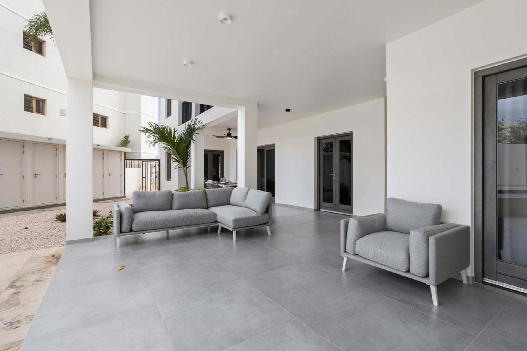 Bonaire Beach Apartment 4 with communal pool and diving facilities