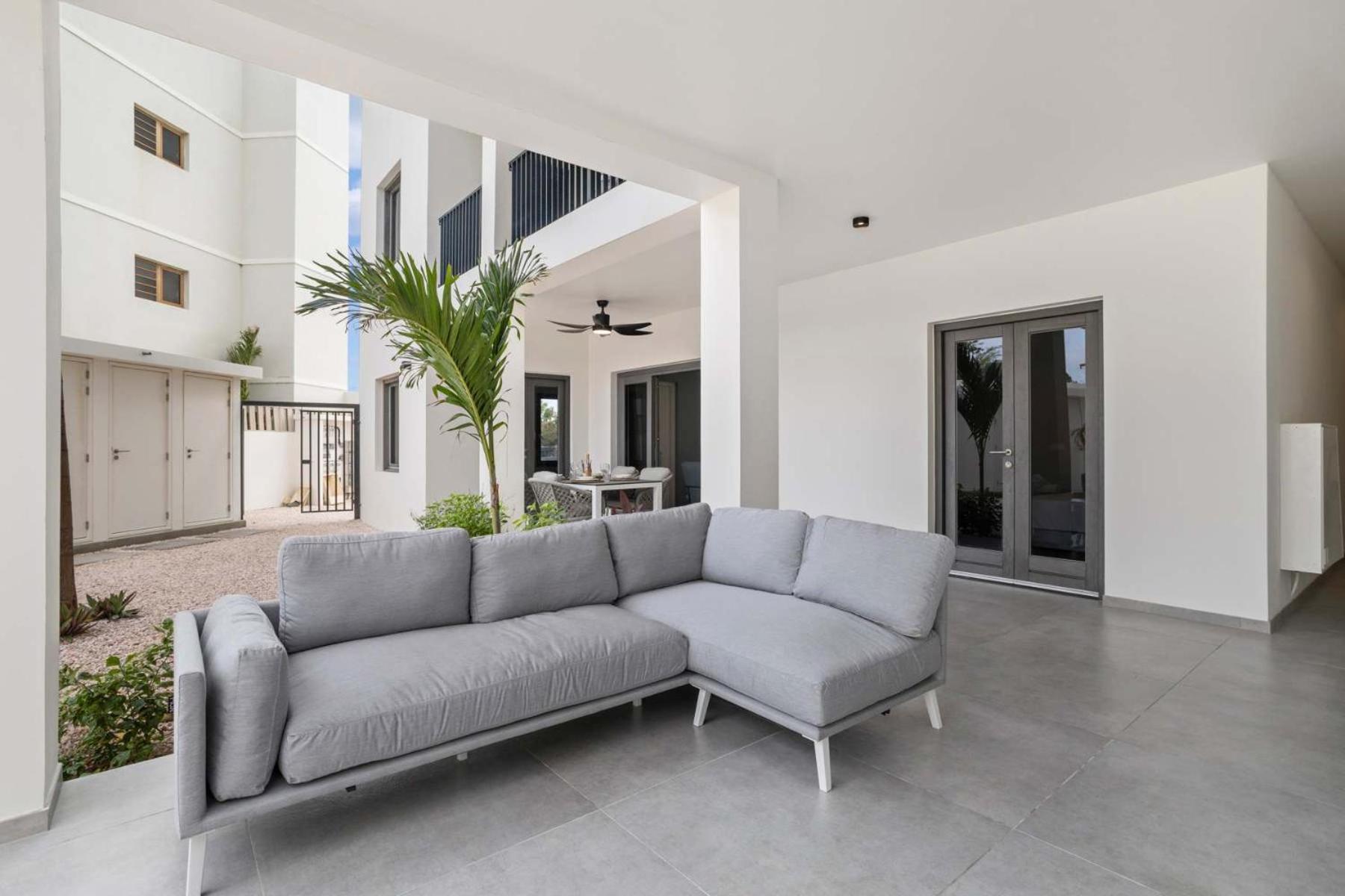 Bonaire Beach Apartment 4 with communal pool and diving facilities