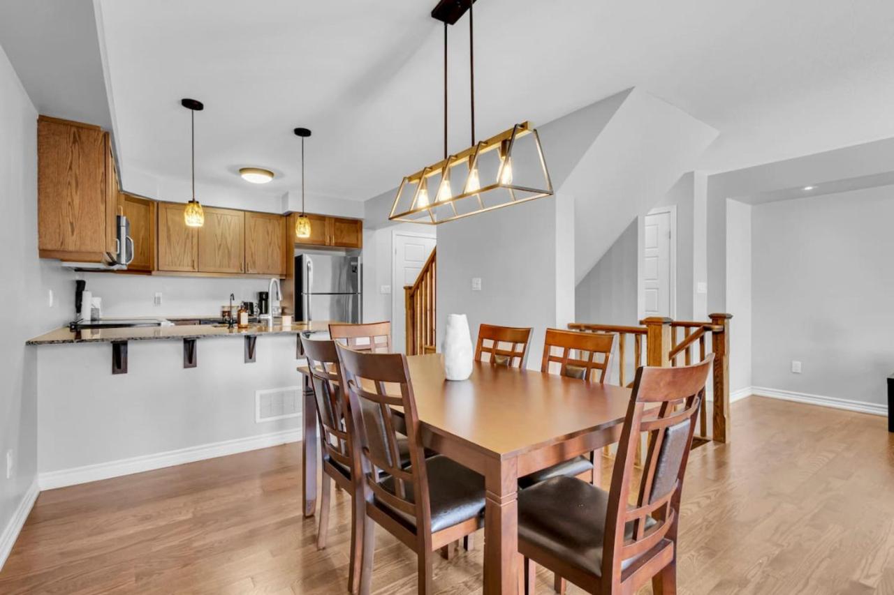Cozy 3BR Home with Parking Near Kitchener Attractions
