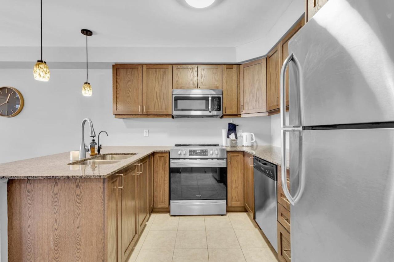Cozy 3BR Home with Parking Near Kitchener Attractions