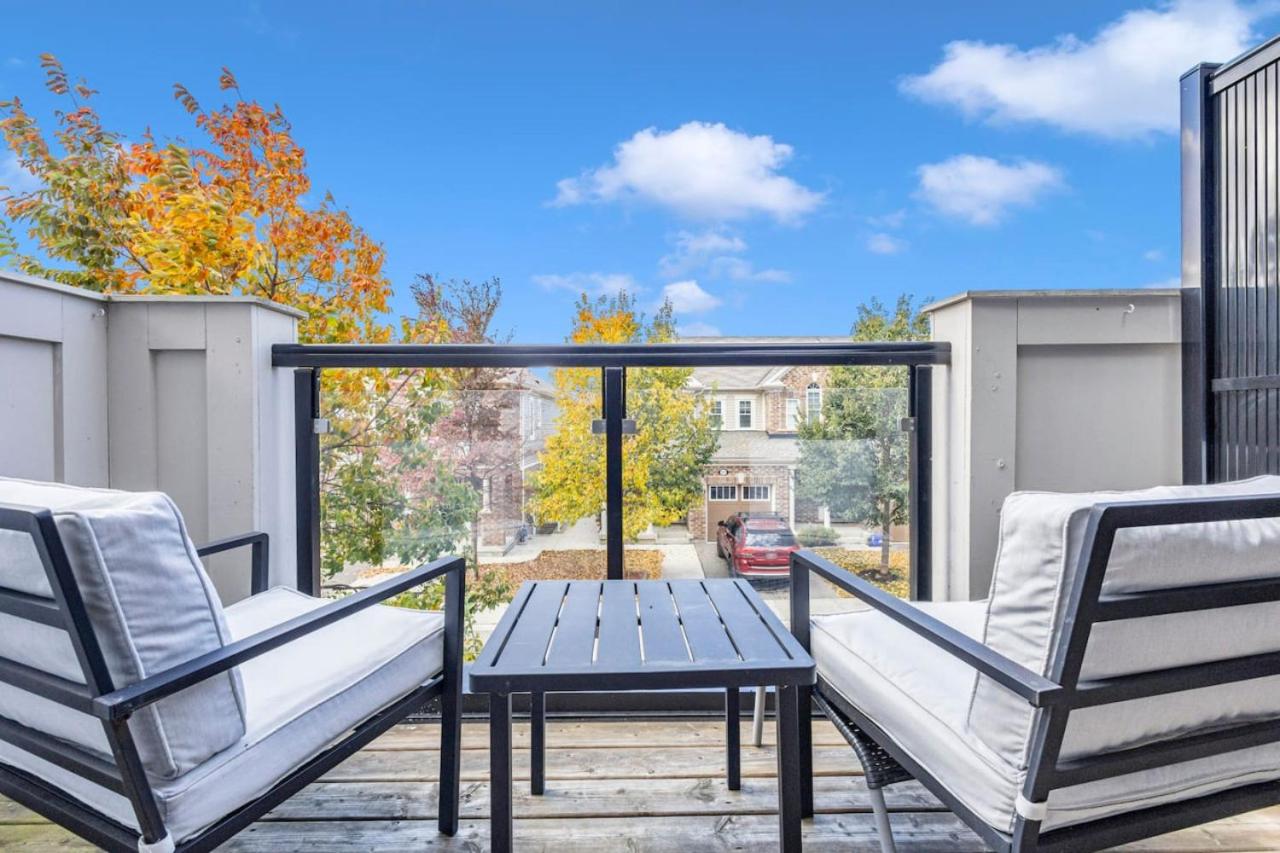 Cozy 3BR Home with Parking Near Kitchener Attractions