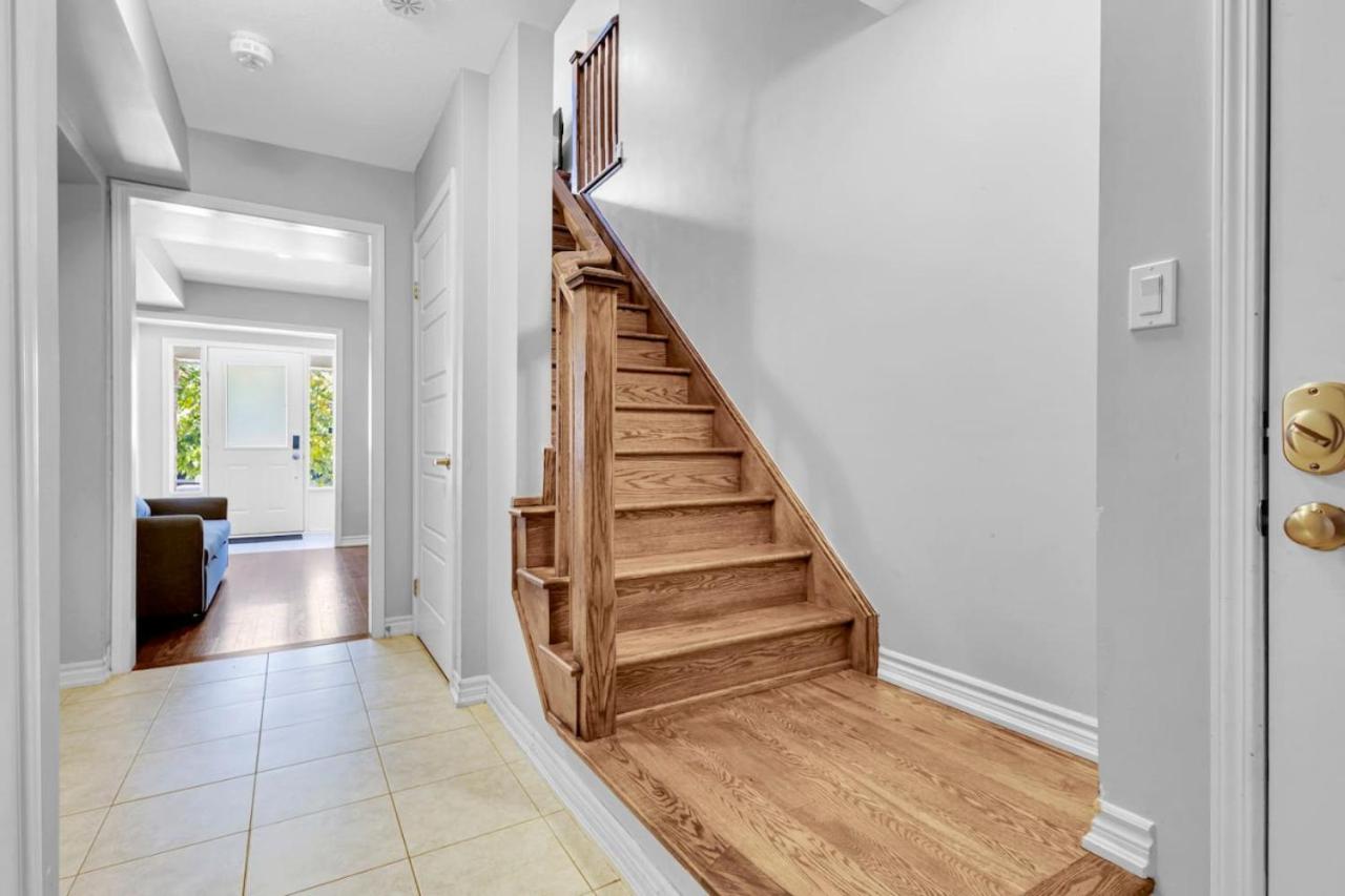 Cozy 3BR Home with Parking Near Kitchener Attractions