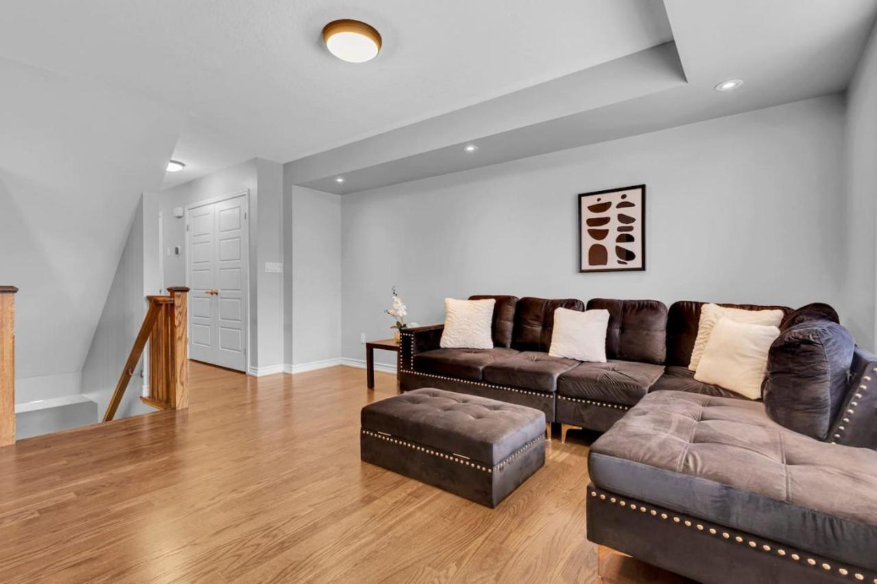 Cozy 3BR Home with Parking Near Kitchener Attractions